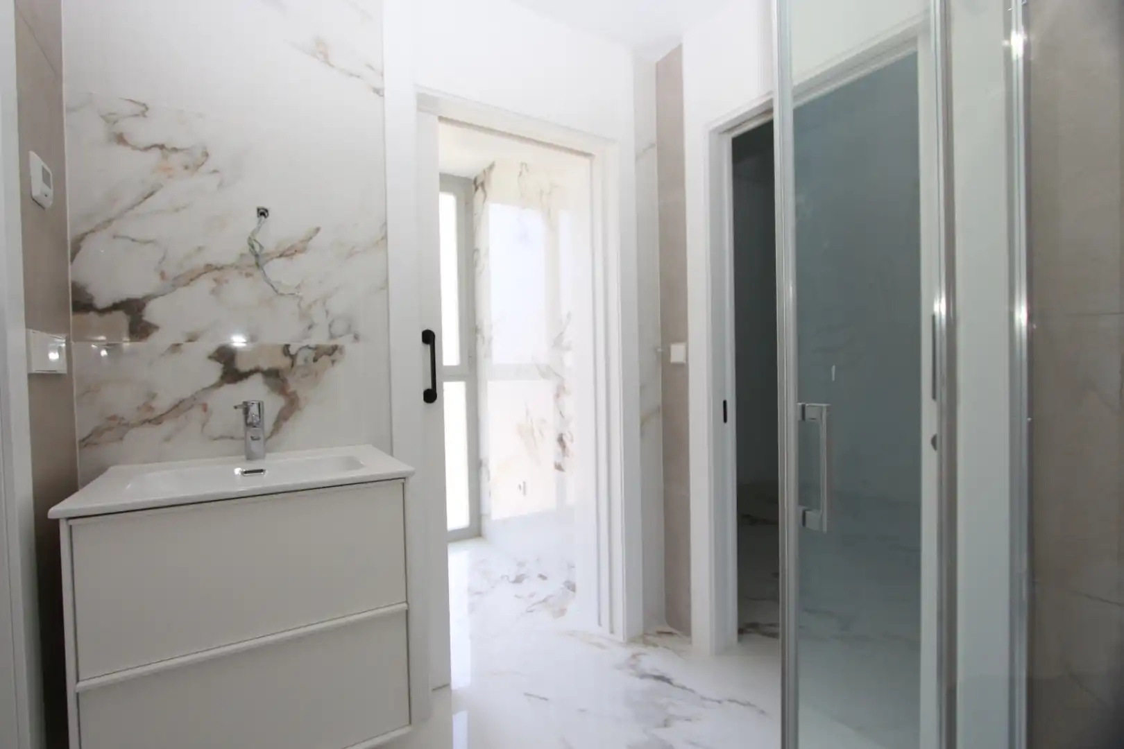 Badezimmer von Wohnungen zum Verkauf in Villajoyosa / La Vila Joiosa mit Klimaanlage, Privatgarten und Terrasse