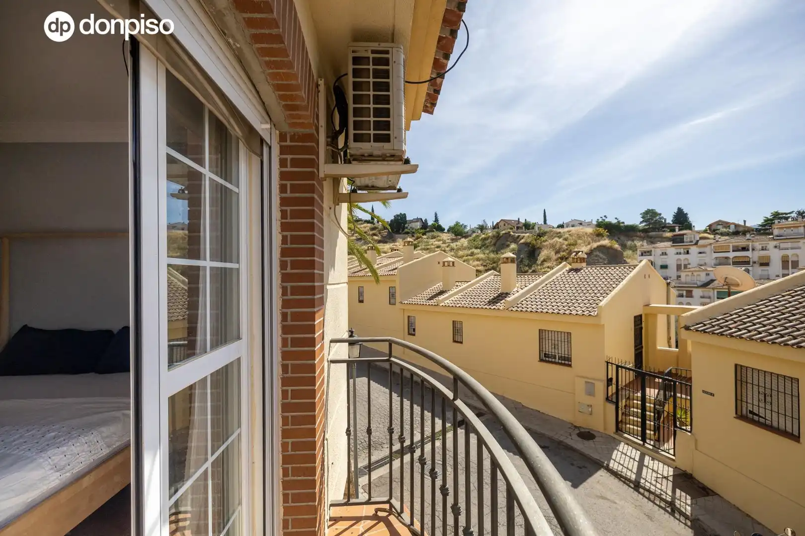 Casa aparellada amb terrassa en venda a MARIA PINET 10, imagen 27