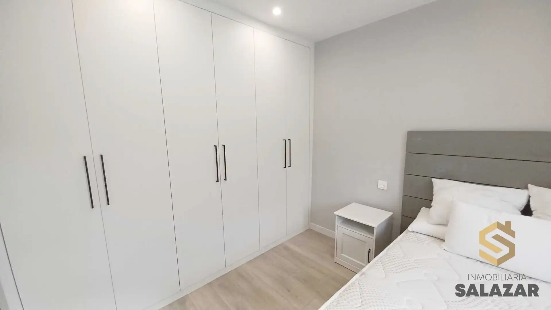 Bedroom of Flat for rent in Bilbao   with Heating