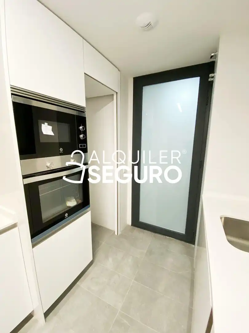 Kitchen of Flat for rent in Madrid  with Air Conditioner, Heating and Terrace