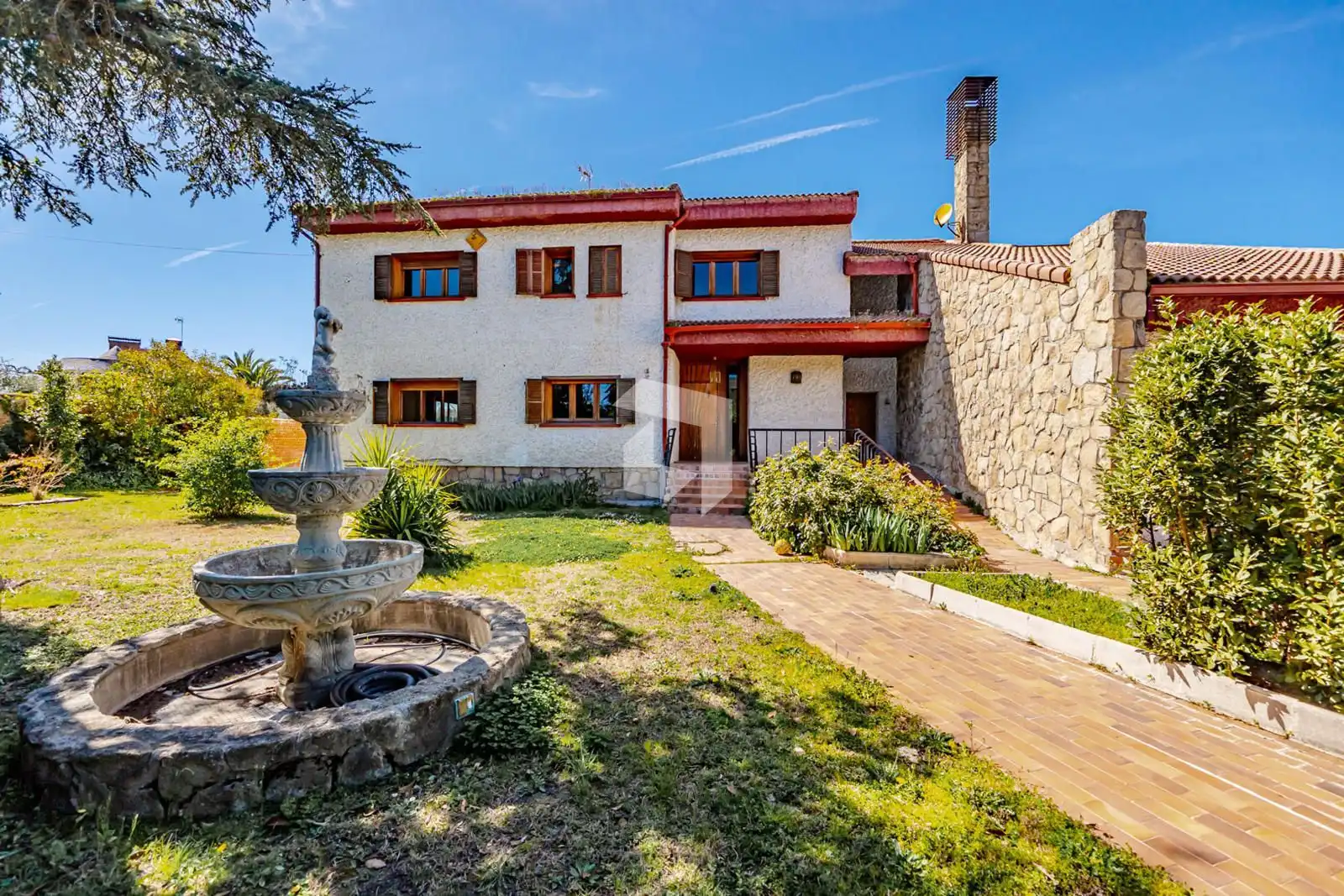 Exterior view of Houses for sale in Pozuelo de Alarcón  with Heating, Terrace and Swimming Pool
