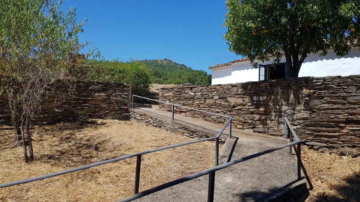 Finca rústica en venta en La Codosera