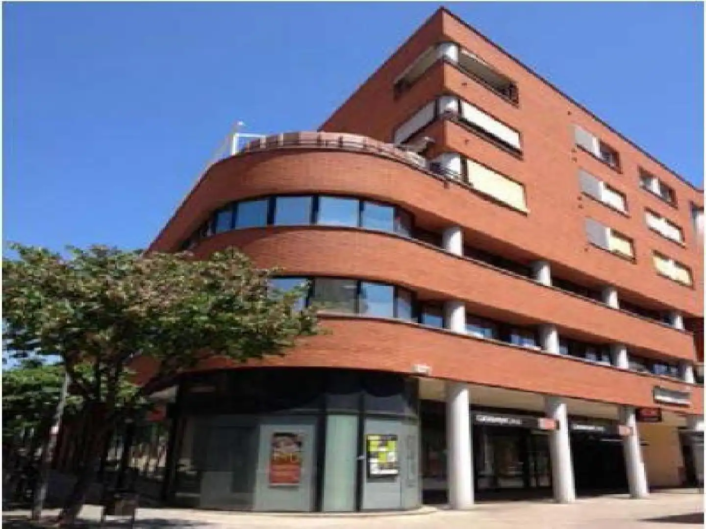 Vista exterior de Oficina en venda en Sant Adrià de Besòs