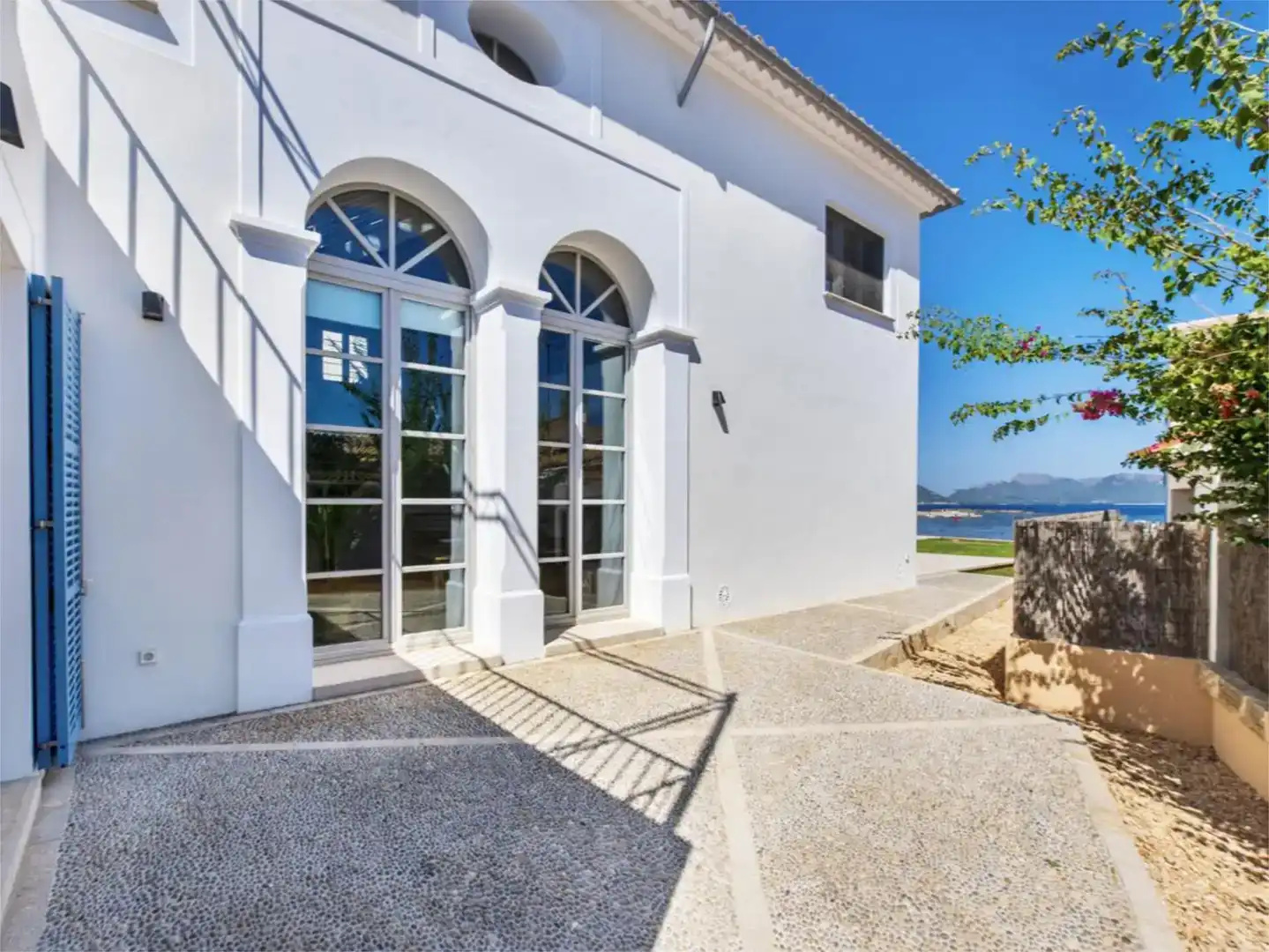 Vista exterior de Pis en venda en Alcúdia amb Aire condicionat, Jardí privat i Parquet