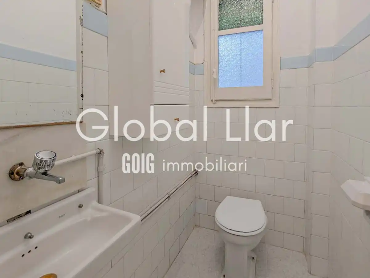 Badezimmer von Wohnung zum Verkauf in Lleida mit Klimaanlage, Heizung und Balkon