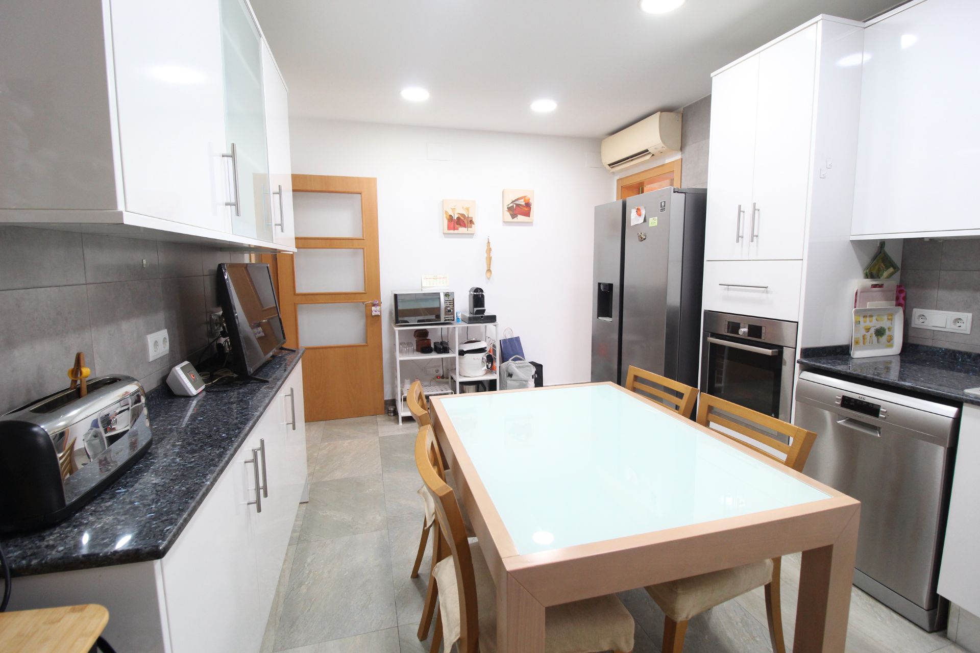 Kitchen of House or chalet for sale in  Barcelona Capital  with Air Conditioner, Terrace and Furnished