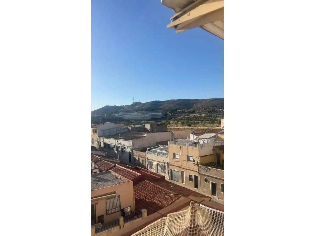 Vista exterior de Pis en venda en Elda amb Moblat i Balcó