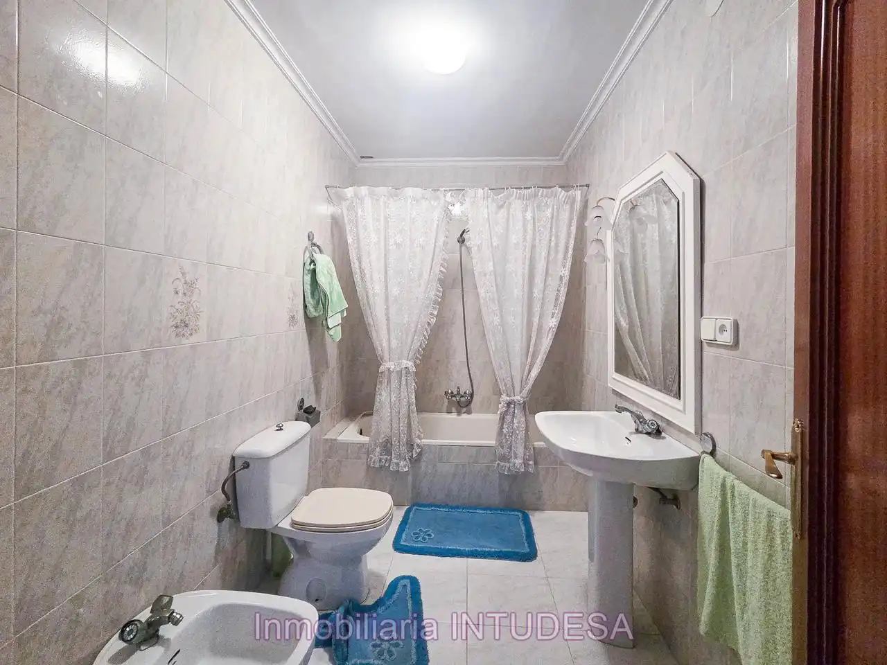 Bathroom of Houses for sale in Milagro, Navarra