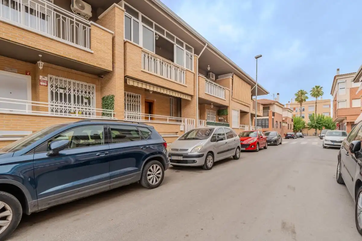 Vista exterior de Casa adosada en venda en Murcia amb Calefacció, Jardí privat i Terrassa