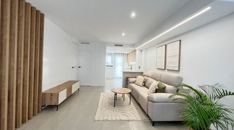 Chalet adosado de 3 dormitorios con garaje y piscina privada en BenferriAlicante, immagine 5
