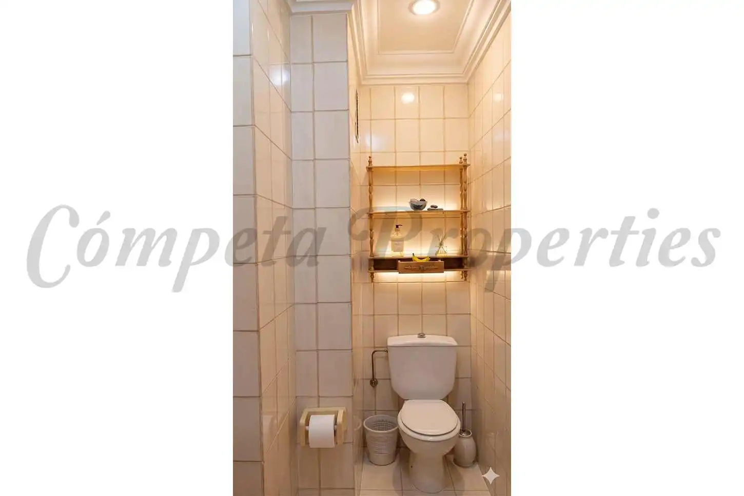 Baño de Apartamento en venta en Nerja con Amueblado y Balcón