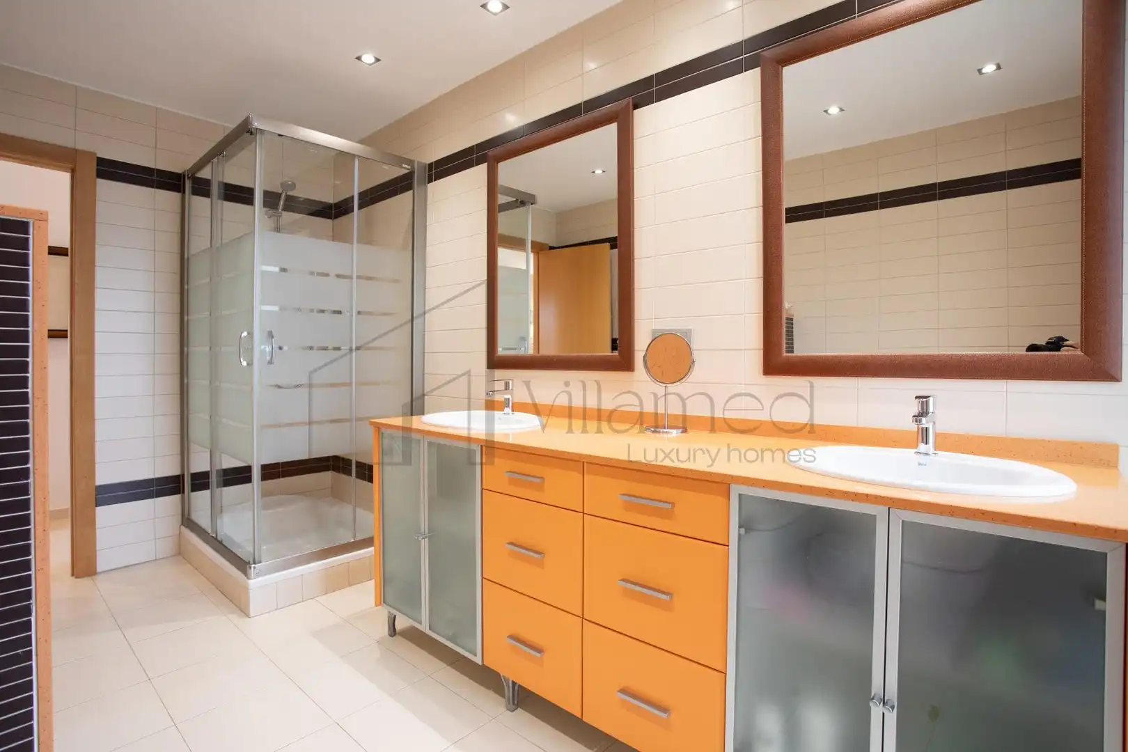 Bathroom of Houses for sale in L'Eliana  with Air Conditioner, Private garden and Terrace