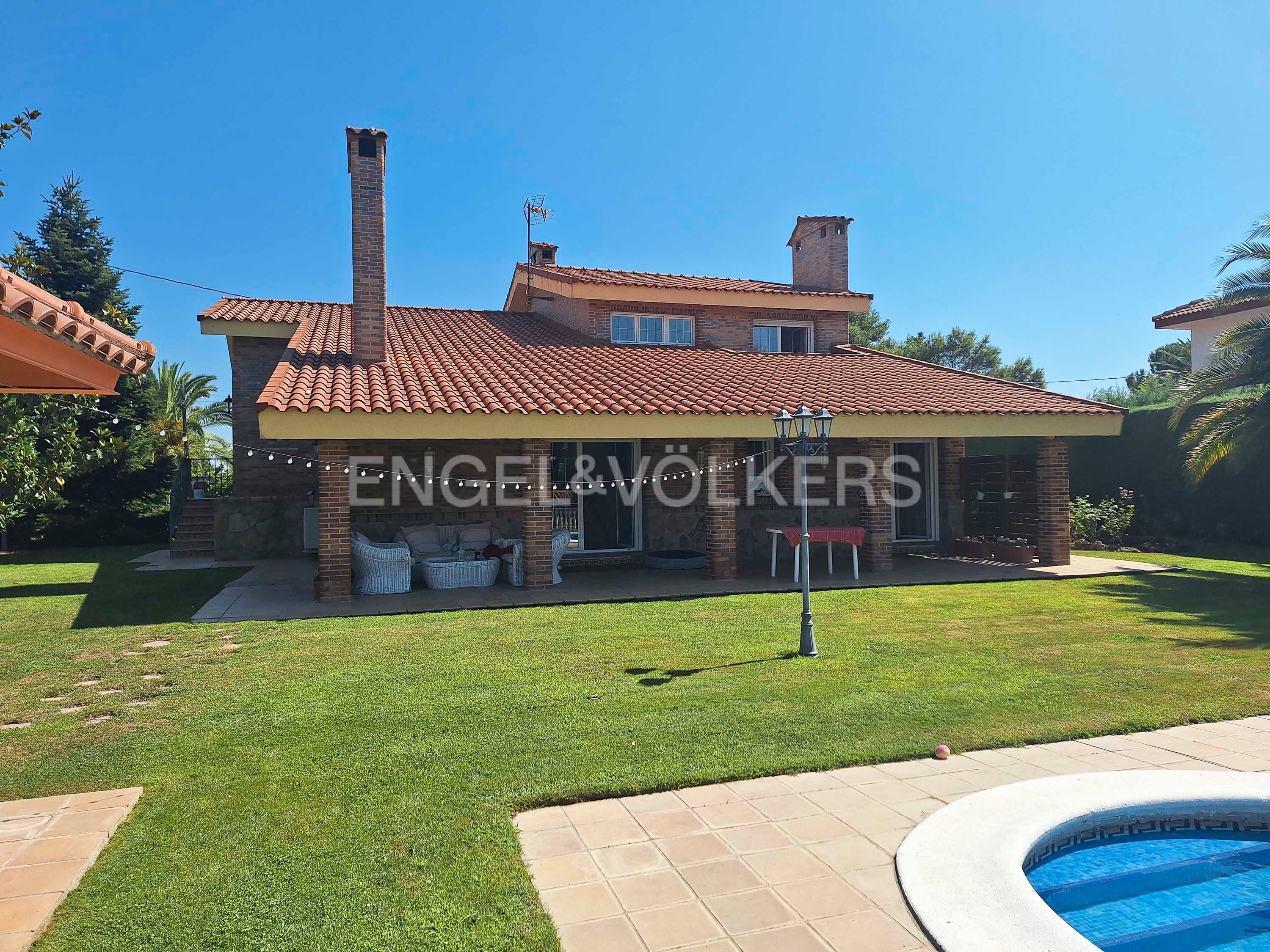 Exterior view of House or chalet for sale in Villaviciosa de Odón  with Heating, Private garden and Terrace