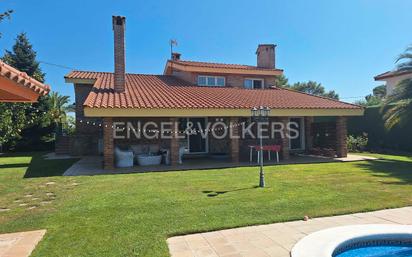 Exterior view of House or chalet for sale in Villaviciosa de Odón  with Heating, Private garden and Terrace