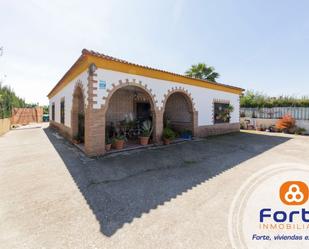 Vista exterior de Casa o xalet en venda en  Córdoba Capital amb Aire condicionat, Calefacció i Traster