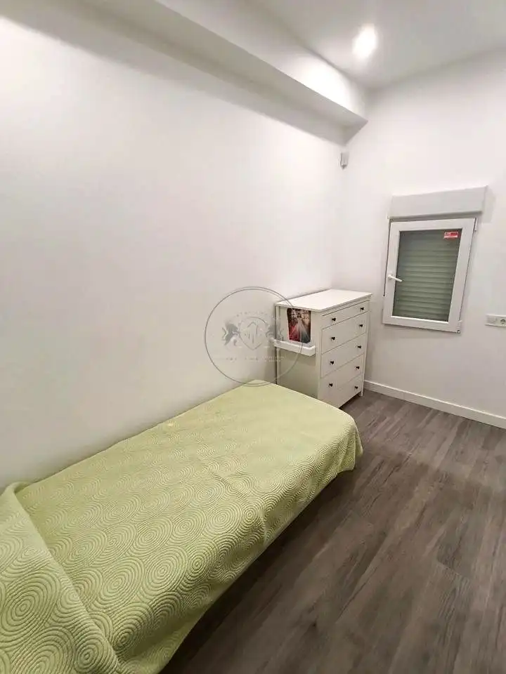 Schlafzimmer von Erdgeschoss zur Miete in Madrid mit Möbliert