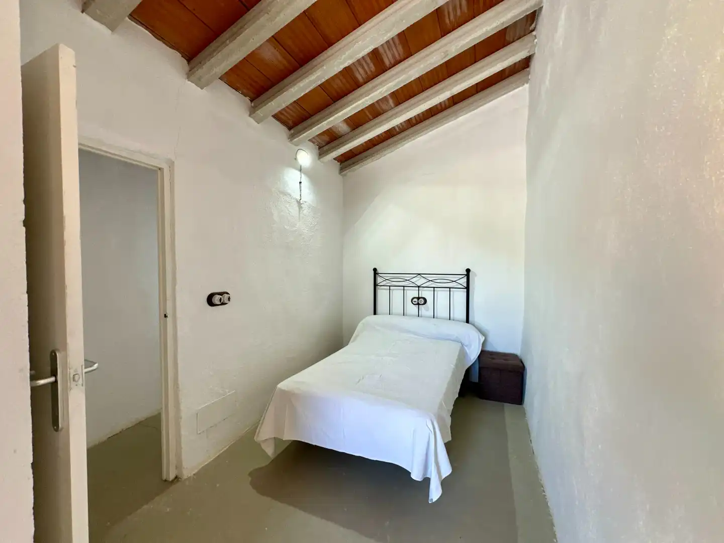 Dormitori de Finca rústica en venda en Sierro amb Aire condicionat, Calefacció i Jardí privat