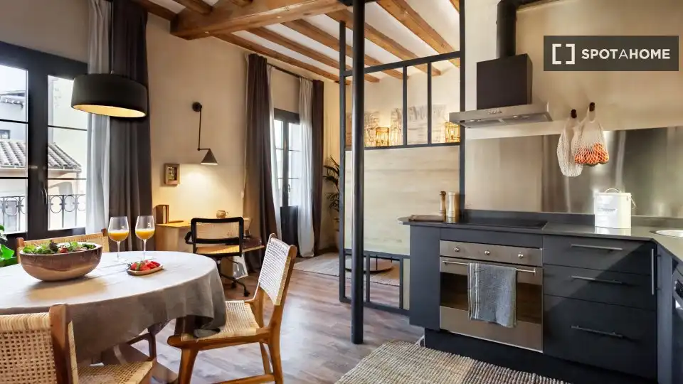 Room in Sant Pere, Sta. Caterina i la Ribera