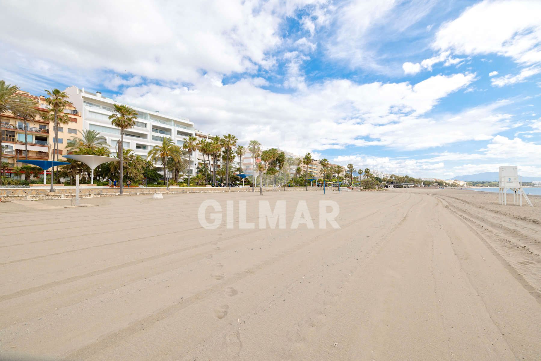 Exterior view of Apartment for sale in Estepona  with Air Conditioner