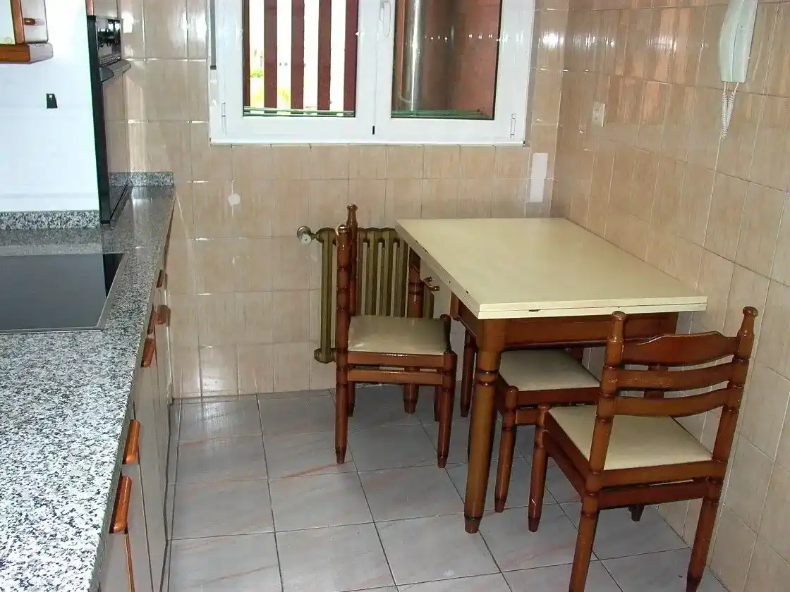 Cocina de Piso en venta en Oviedo  con Jardín privado, Parquet y Trastero