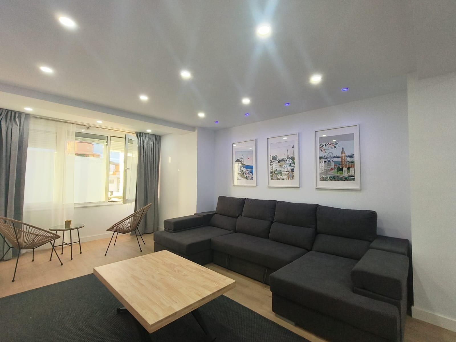 Sala d'estar de Pis de lloguer en San Cristóbal de la Laguna amb Moblat