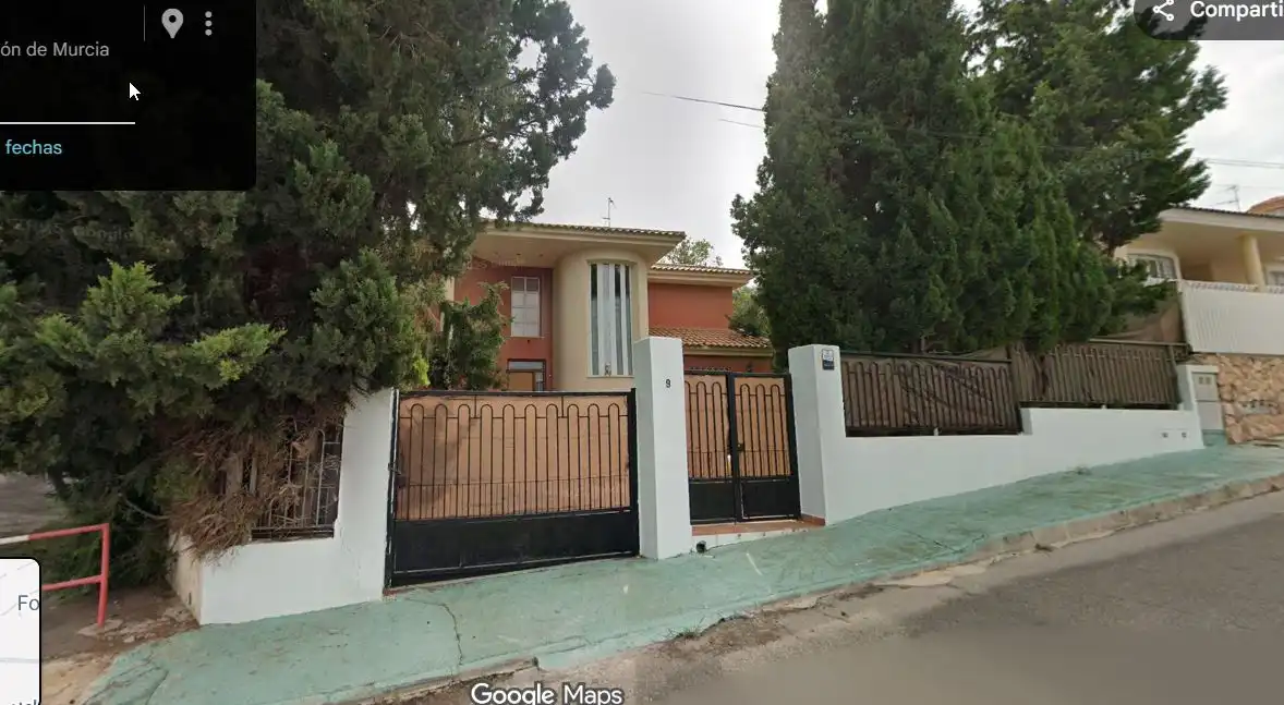 Chalet con terraza en venta en Calle Romeros Calle I 9
