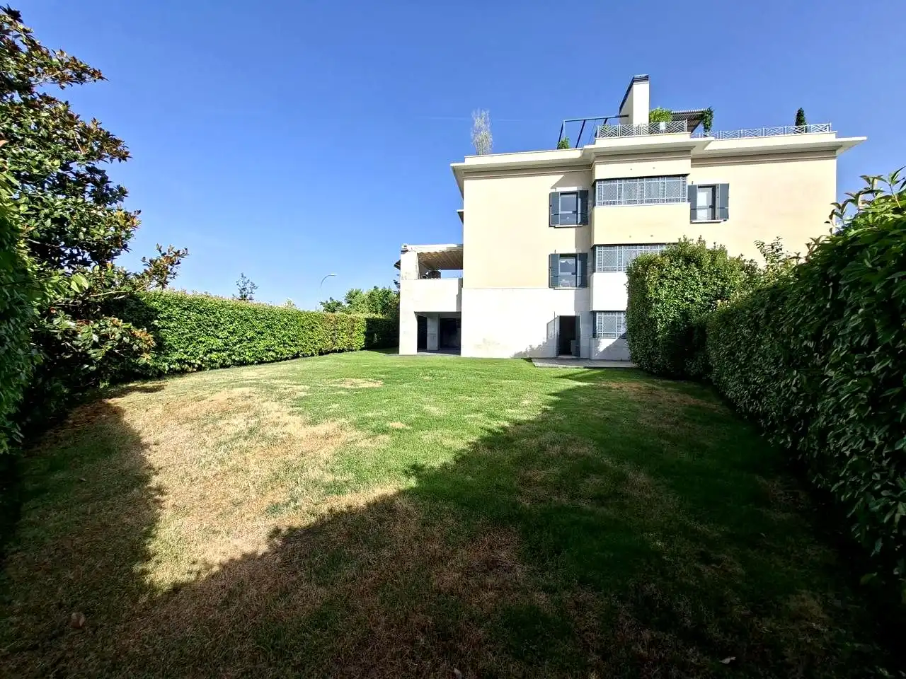 Garden of Ground floor for rent in Madrid  with Air Conditioner, Heating and Private garden