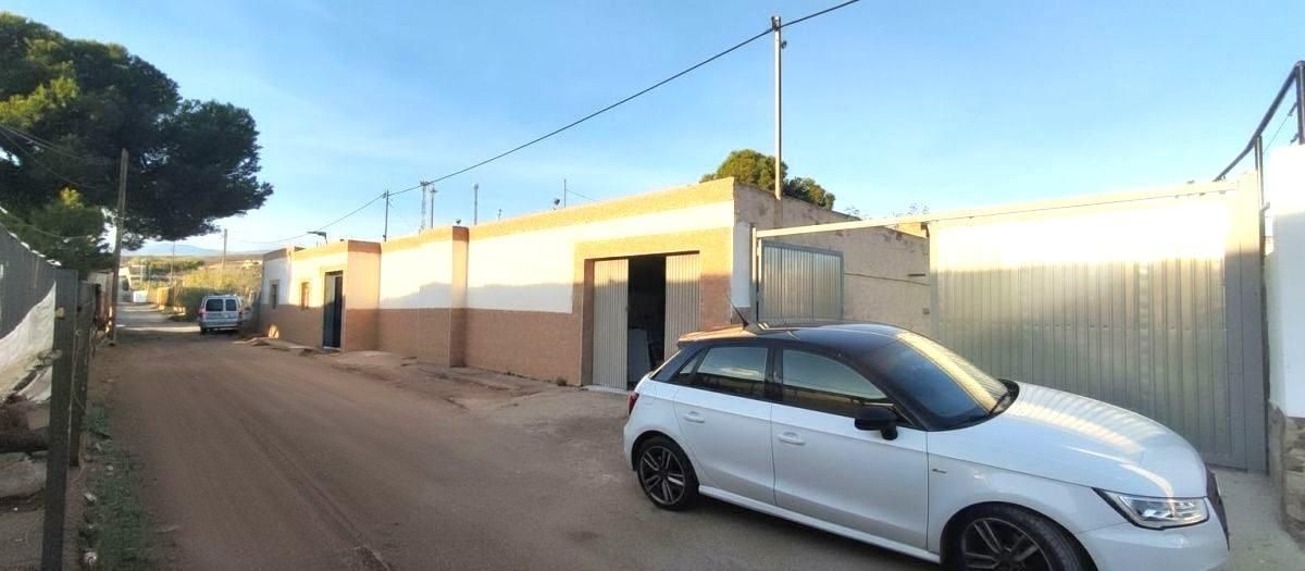 Vista exterior de Casa o xalet en venda en  Almería Capital amb Aire condicionat, Jardí privat i Terrassa