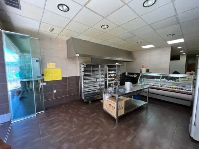 Local comercial en venda a Zona Pueblo, imagen 2
