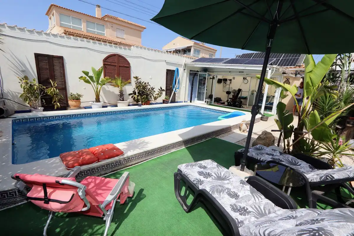 Piscina de Casa o chalet en venta en Alicante / Alacant con Aire acondicionado, Jardín privado y Terraza