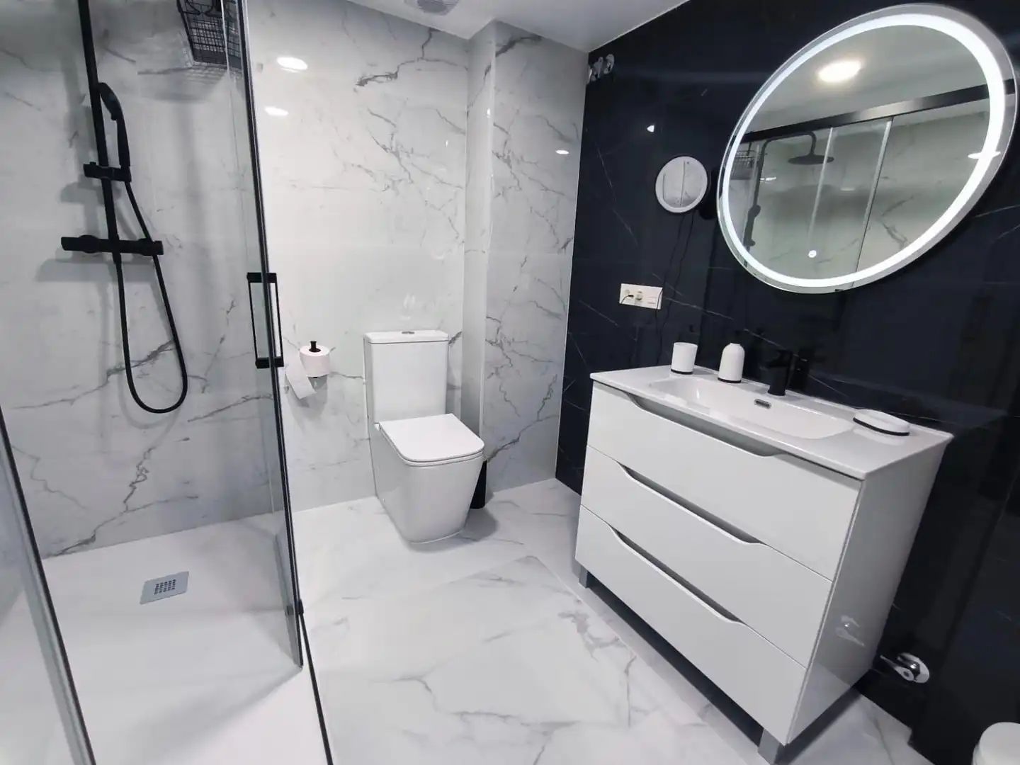 Bathroom of Flat for sale in Benidorm  with Air Conditioner, Heating and Furnished