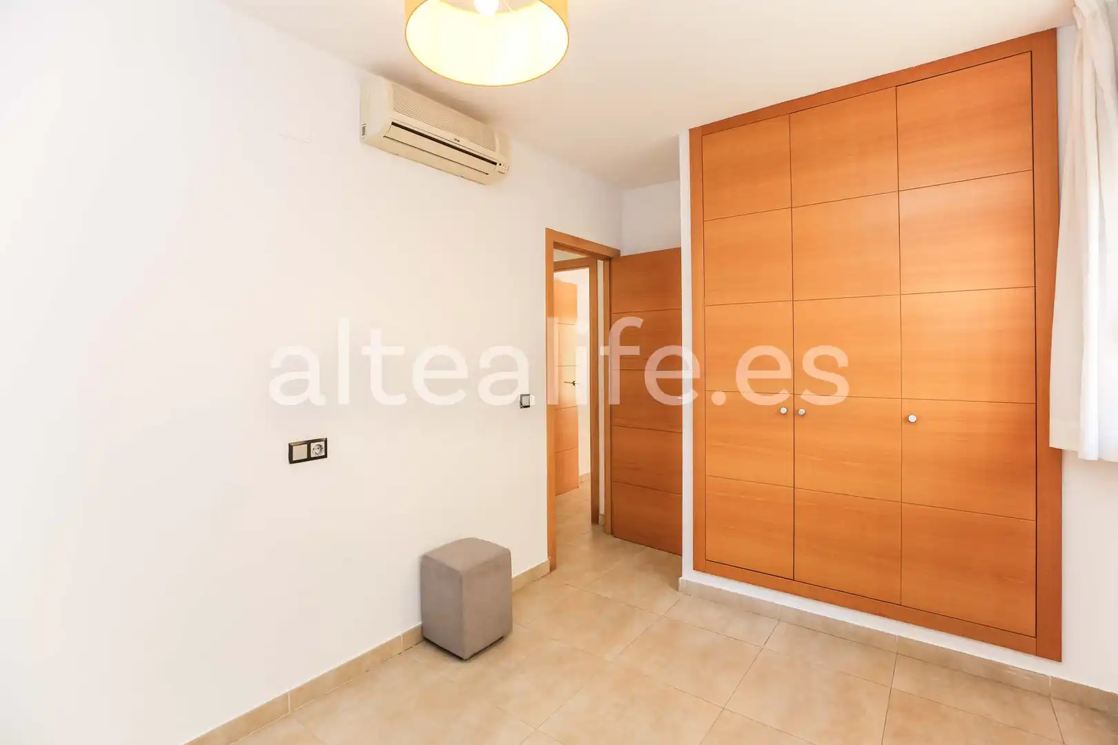 Habitación de Apartamento de alquiler en L'Alfàs del Pi con Aire acondicionado, Terraza y Trastero