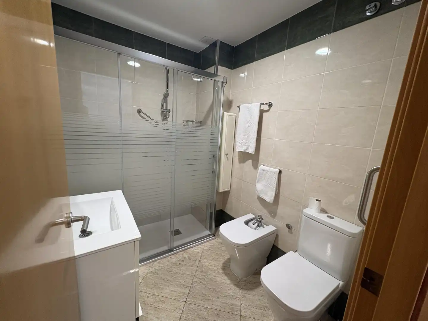 Bathroom of Flat for sale in Sabadell  with Air Conditioner, Parquet flooring and Storage room