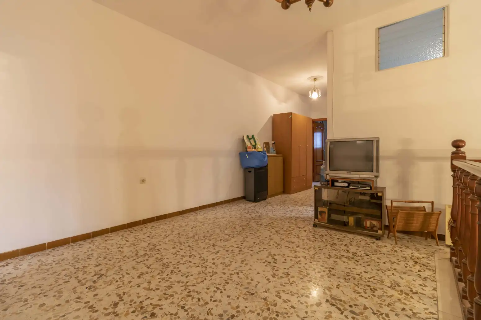 Einfamilien-Reihenhaus zum Verkauf in Brenes mit Terrasse, Möbliert und Balkon