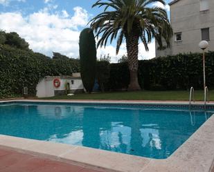 Piscina de Casa adosada en venda en Torredembarra amb Aire condicionat, Calefacció i Jardí privat