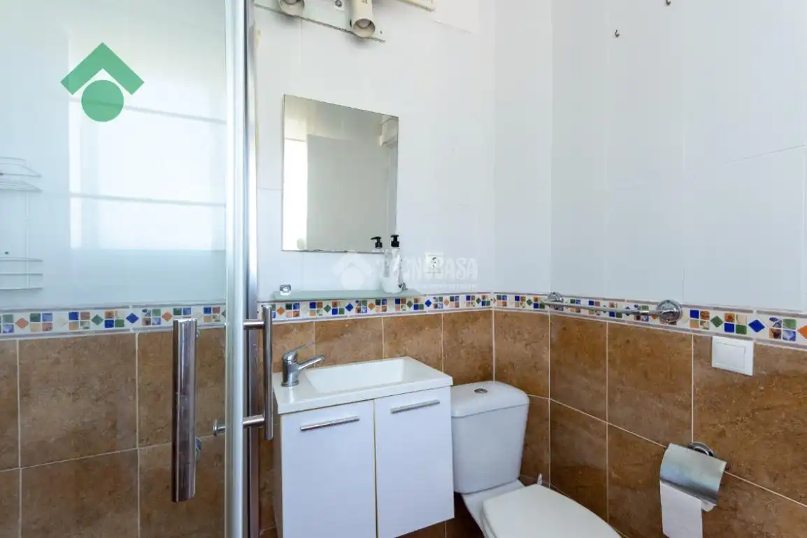Badezimmer von Wohnung zum Verkauf in Almuñécar mit Möbliert