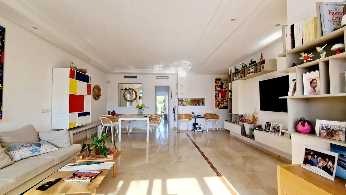 Sala d'estar de Àtic en venda en Marbella amb Aire condicionat, Terrassa i Moblat