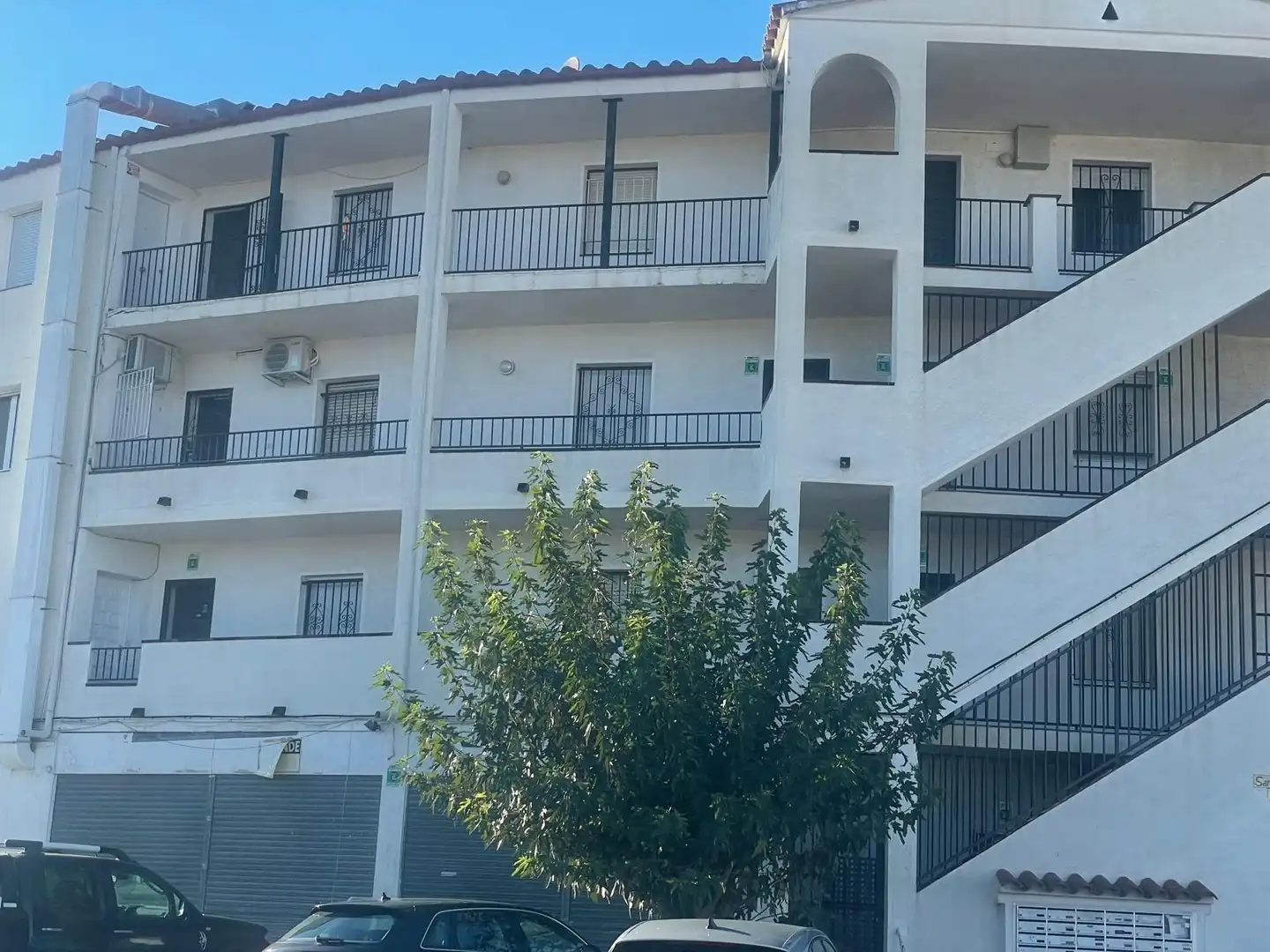 Vista exterior de Apartament en venda en Empuriabrava amb Aire condicionat, Calefacció i Jardí privat