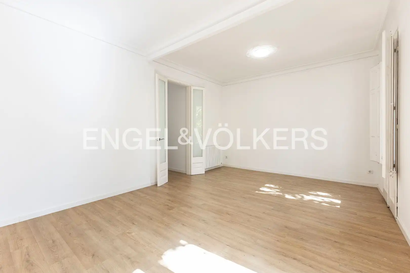 Sala d'estar de Pis en venda en Barcelona amb Calefacció, Parquet i Balcó