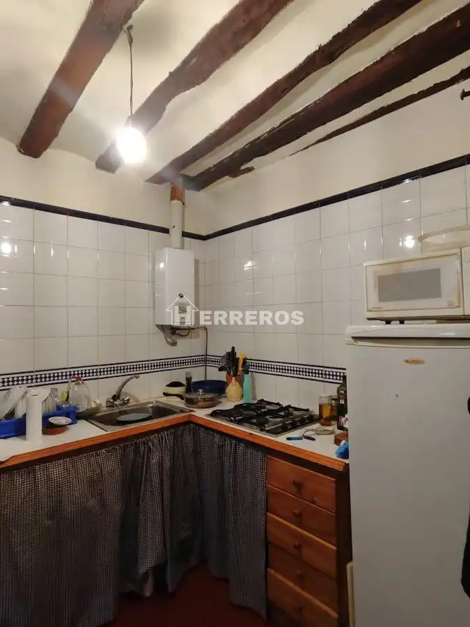 Cuina de Casa o xalet en venda en Cabezón de Cameros amb Calefacció, Traster i Moblat