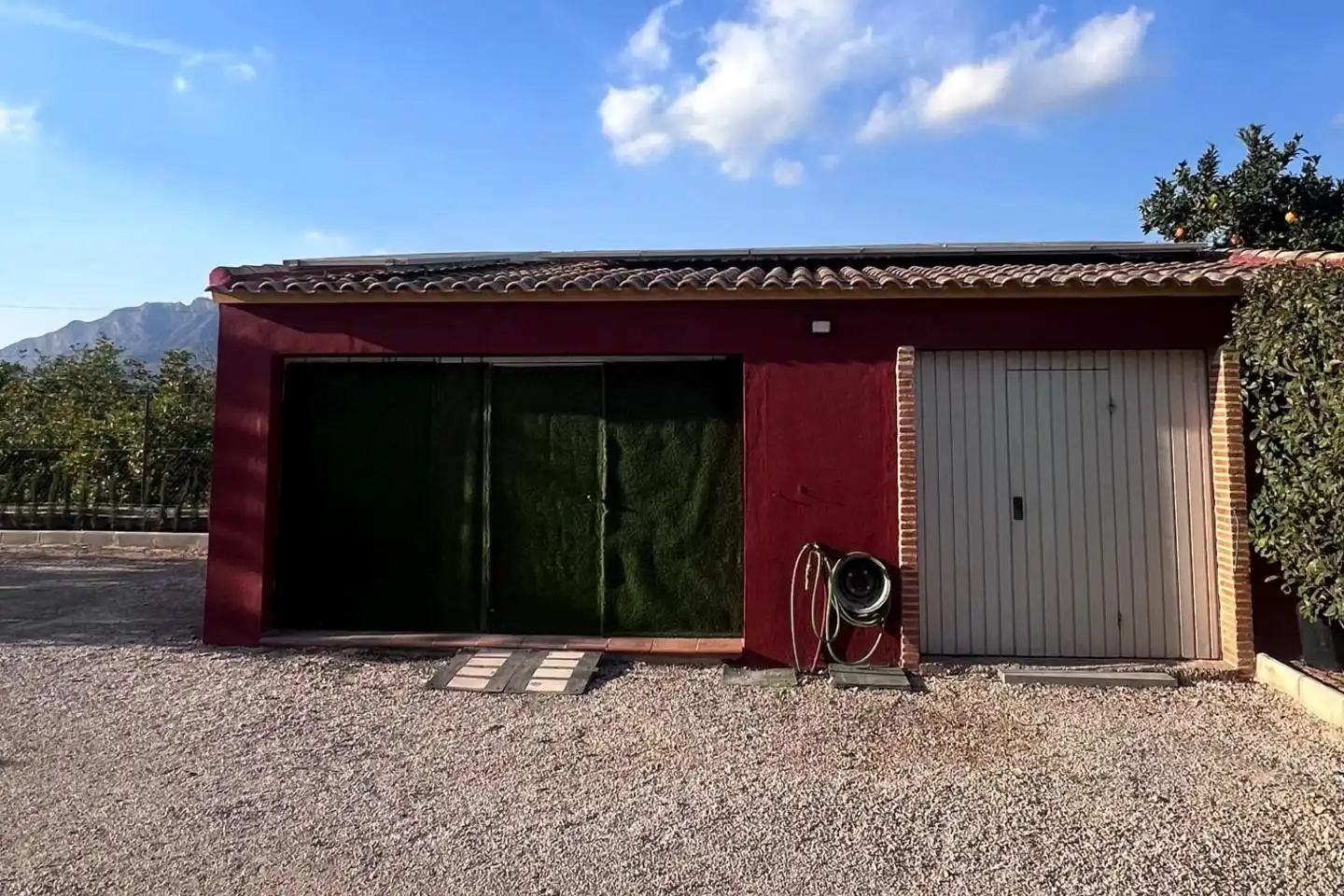 Vista exterior de Casa o xalet en venda en Orihuela amb Aire condicionat, Calefacció i Jardí privat