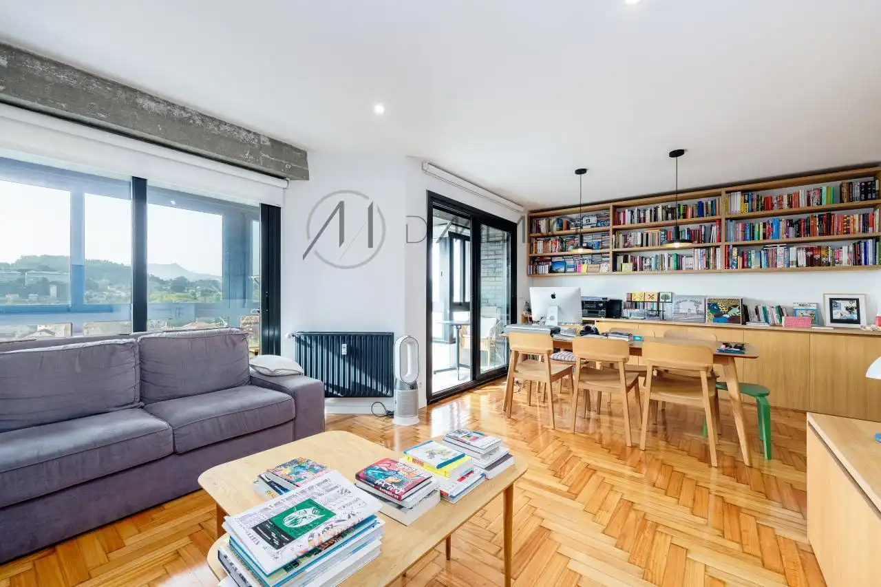 Sala d'estar de Pis en venda en Vigo  amb Calefacció, Parquet i Terrassa