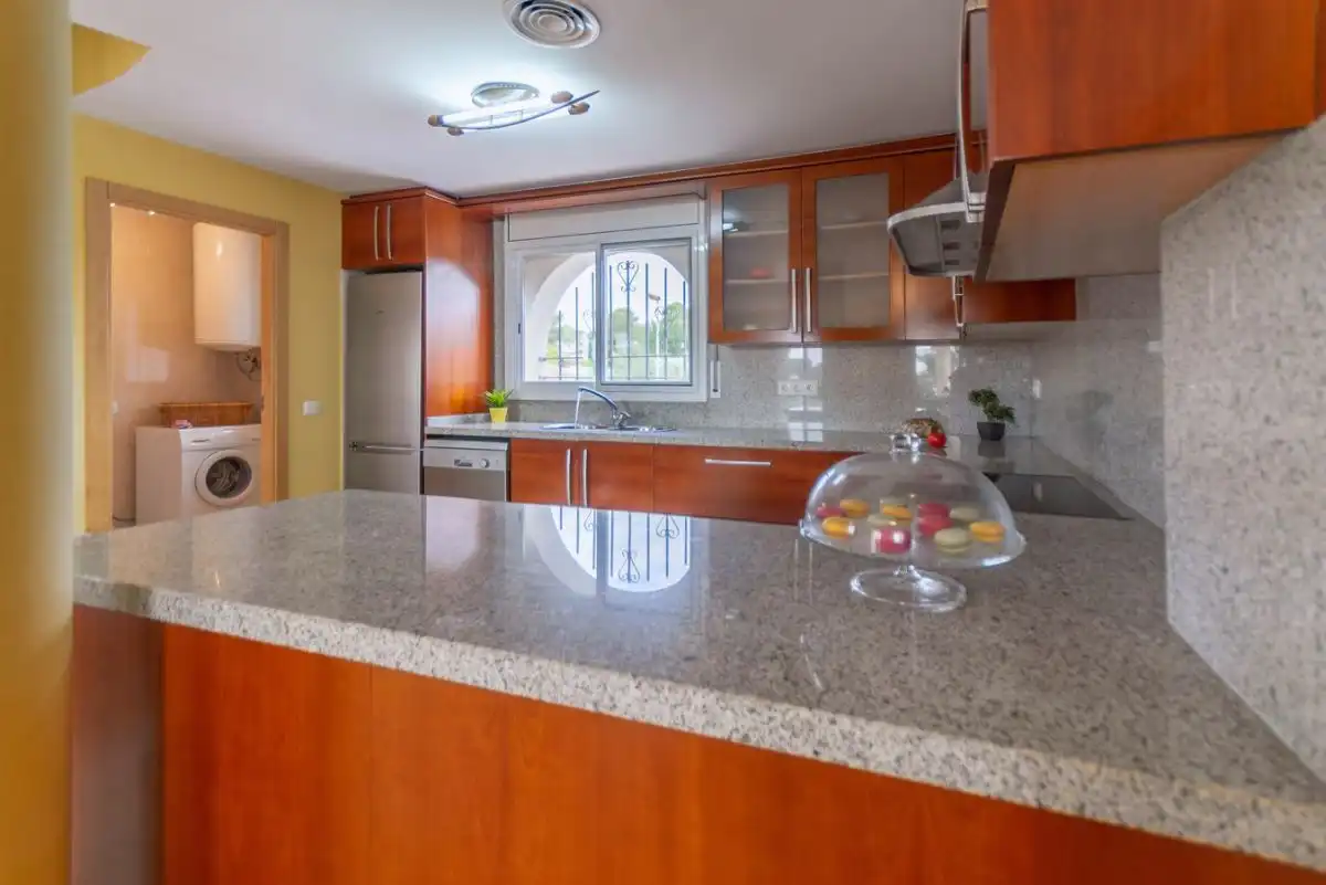 Cuina de Casa o xalet en venda en El Perelló amb Aire condicionat, Calefacció i Jardí privat