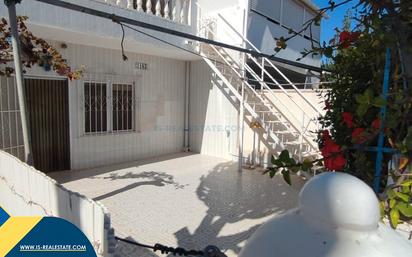 Vista exterior de Casa o xalet en venda en Torrevieja amb Moblat