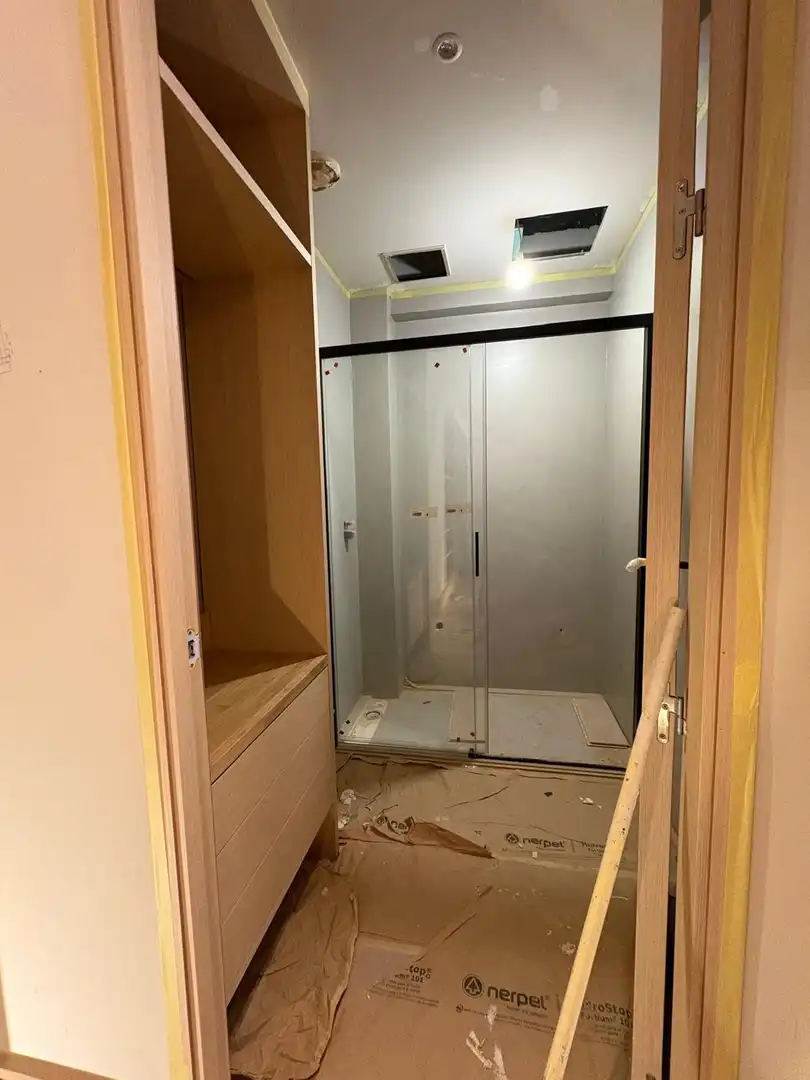 Bathroom of Office for sale in Barcelona  with Air Conditioner and Heating
