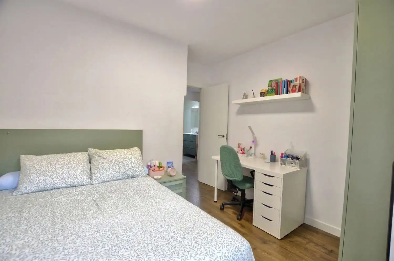 Habitación de Piso en venta en Oviedo  con Aire acondicionado, Calefacción y Jardín privado