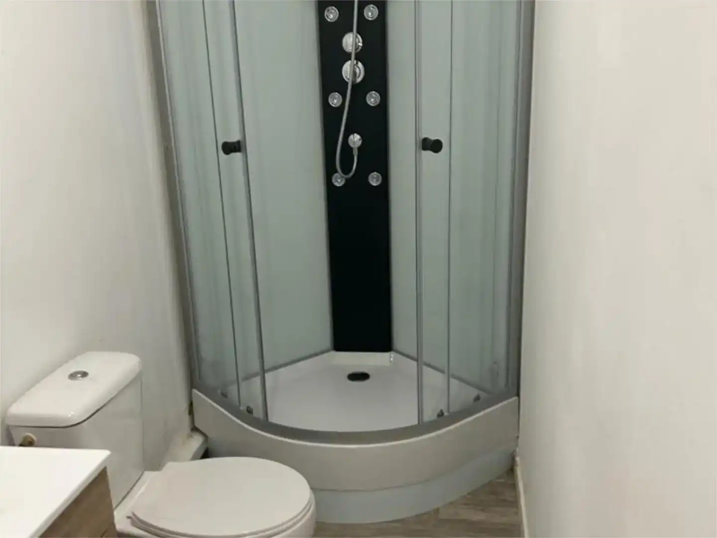Bany de Pis en venda en Santa Coloma de Gramenet amb Aire condicionat