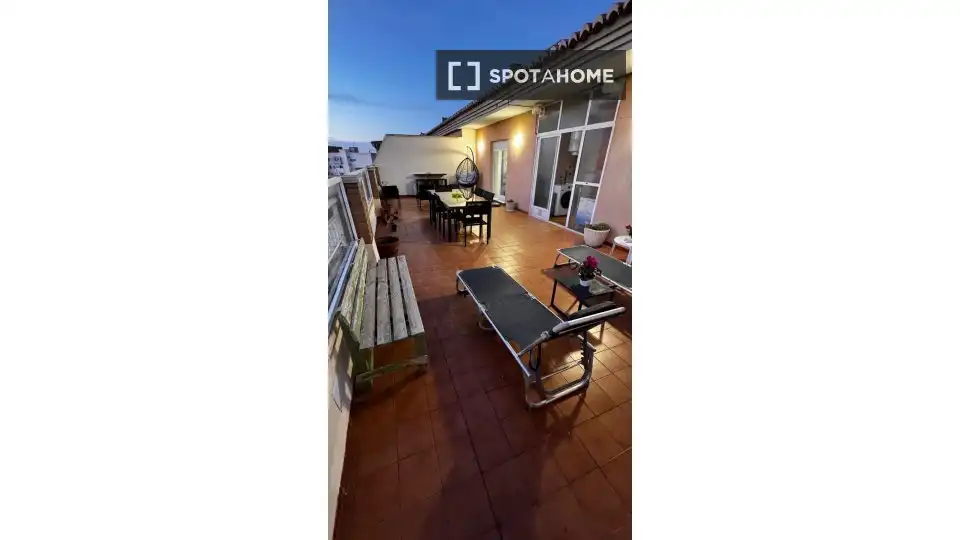 Vista exterior de Apartamento para compartir en Dénia con Aire acondicionado, Calefacción y Terraza