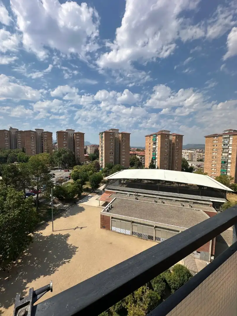 Vista exterior de Piso en venta en Manresa con Calefacción, Terraza y Horno