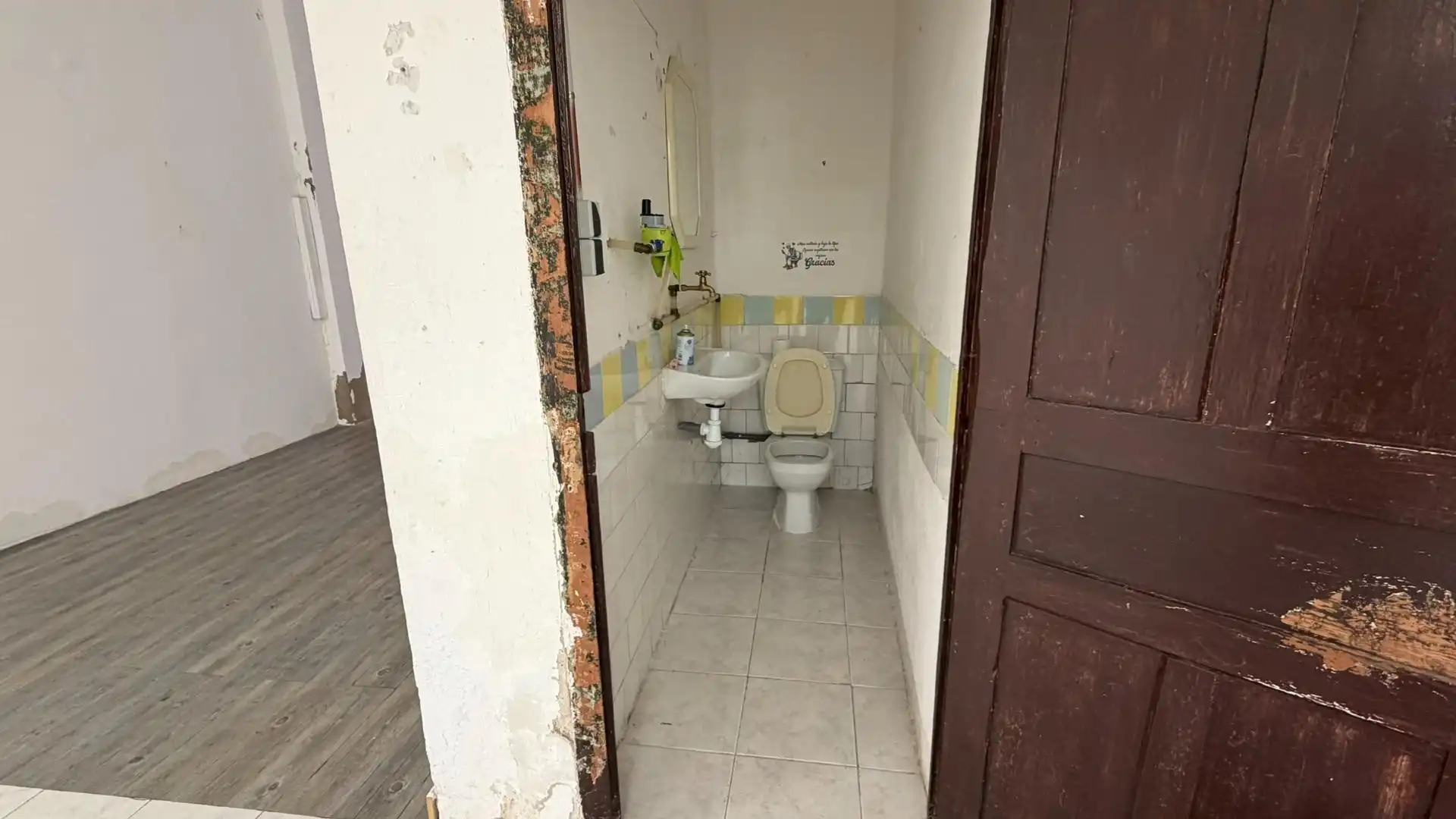 Baño de Local de alquiler en Casco Histórico